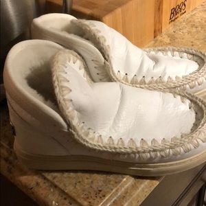 Size 39 Brand new Mou daybreaker sneaker boot